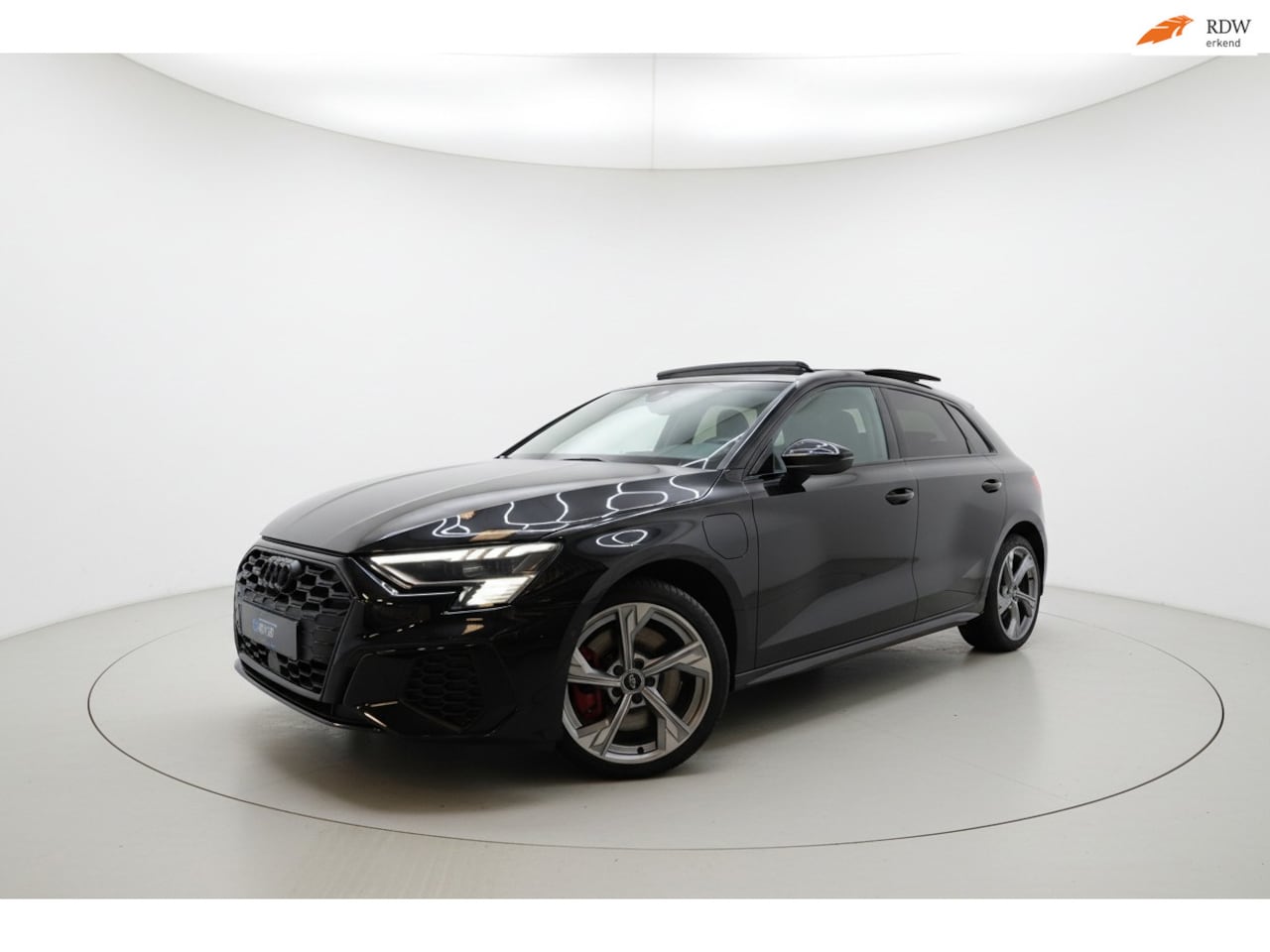 Audi A3 Sportback - 45 TFSI e 2x S LINE Competition VIRTUAL PANO - AutoWereld.nl