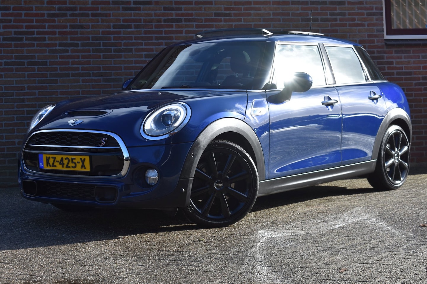 MINI Cooper - Mini 2.0 SD Chili Serious Business '17 LED Pano Clima Navi Cruise Inruil mogelijk - AutoWereld.nl