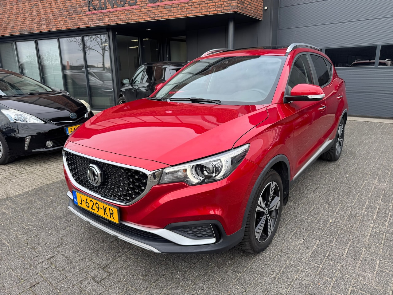 MG ZS - Luxury 45 kWh PANO CRUISE LEDER TREKHAAK SPORTIEF DEALER OH - AutoWereld.nl