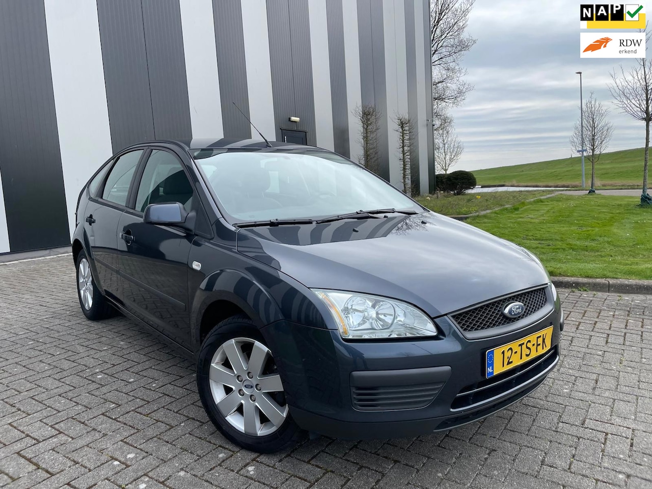 Ford Focus - 1.6-16V Trend Airco-Cruise-Trekhaak-2 Sleutels - AutoWereld.nl