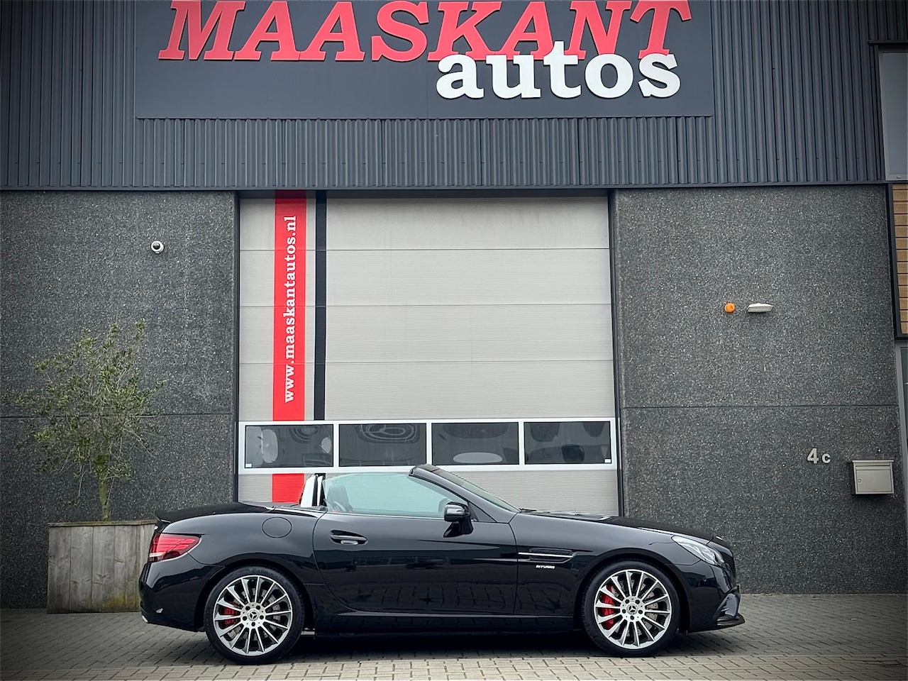 Mercedes-Benz SLC - AMG 43 / NL delivery / Dealer serviced in 2026 / Iwc clock / Pano / UNIQUE EXAMPLE! - AutoWereld.nl