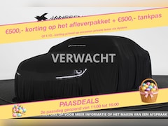 Volkswagen Golf - 1.5 eTSI R-Line Panoramadak Stoel-Stuurverwarming Clima Carplay 18"