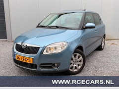 Skoda Fabia - 1.6-16V Sprint DSG Trekhaak Camera Schuifdak Cruisecontr Clima Xenon Blueth N.A.P NL Auto