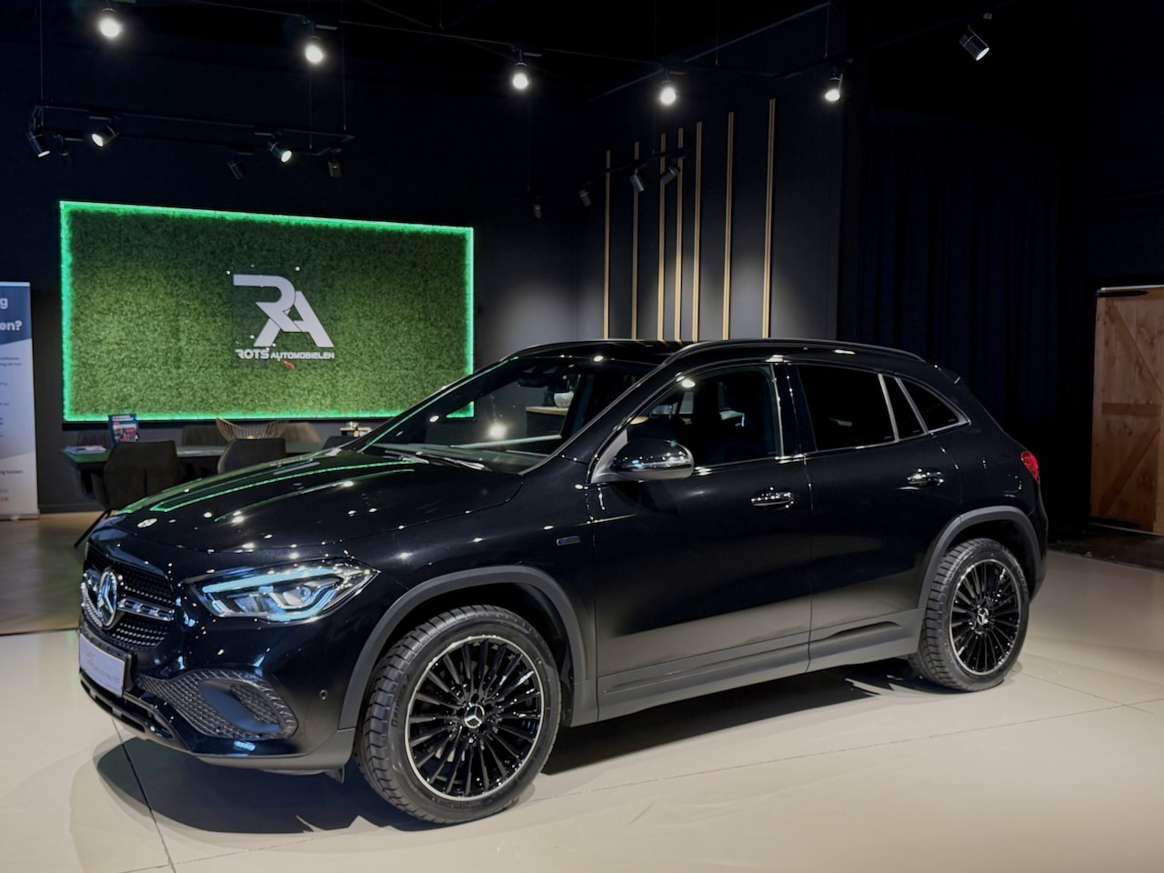 Mercedes-Benz GLA-Klasse - 250e Luxury LED|Camera|Sfeer|Leer Zwart - AutoWereld.nl