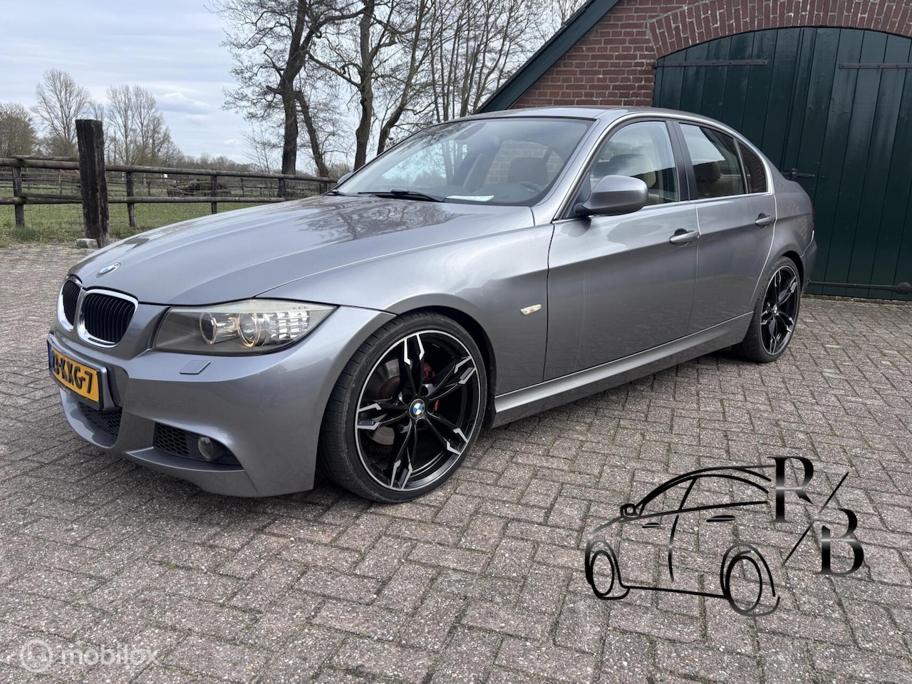 BMW 3-serie - 318i Business Line AUTOMAAT AIRCO NAVI CRUISE - AutoWereld.nl