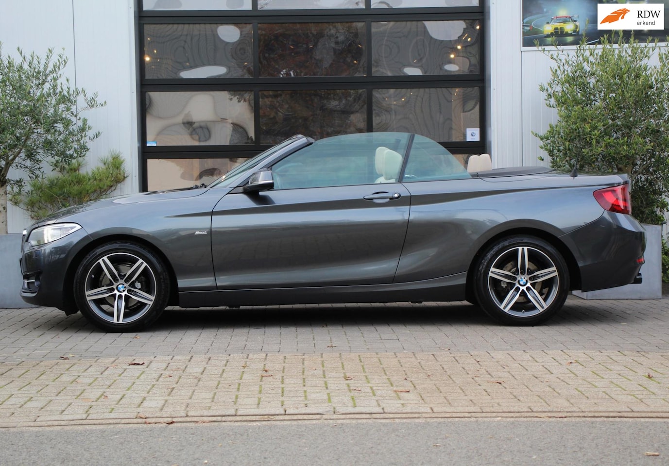 BMW 2-serie Cabrio - 218i Sportline - LEDER - NAVI - LED - PDC - STOEL VERW - ELEK KAP - CRUISE - DEALER OH! - AutoWereld.nl
