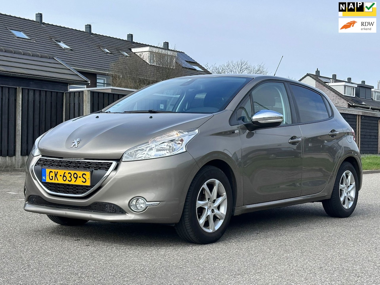 Peugeot 208 - 1.2 PureTech Style Pack 5DR*Navigatie*Cruise*Trekhaak*Clima*Parkeersensoren*NAP*LM velgen* - AutoWereld.nl