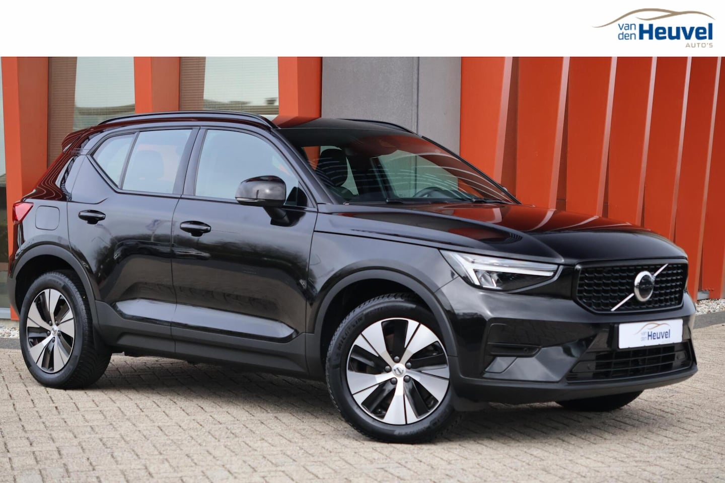 Volvo XC40 - T4 Recharge Plus Dark | Stoelverwarming | Parkeercamera | H/K | Keyless - AutoWereld.nl