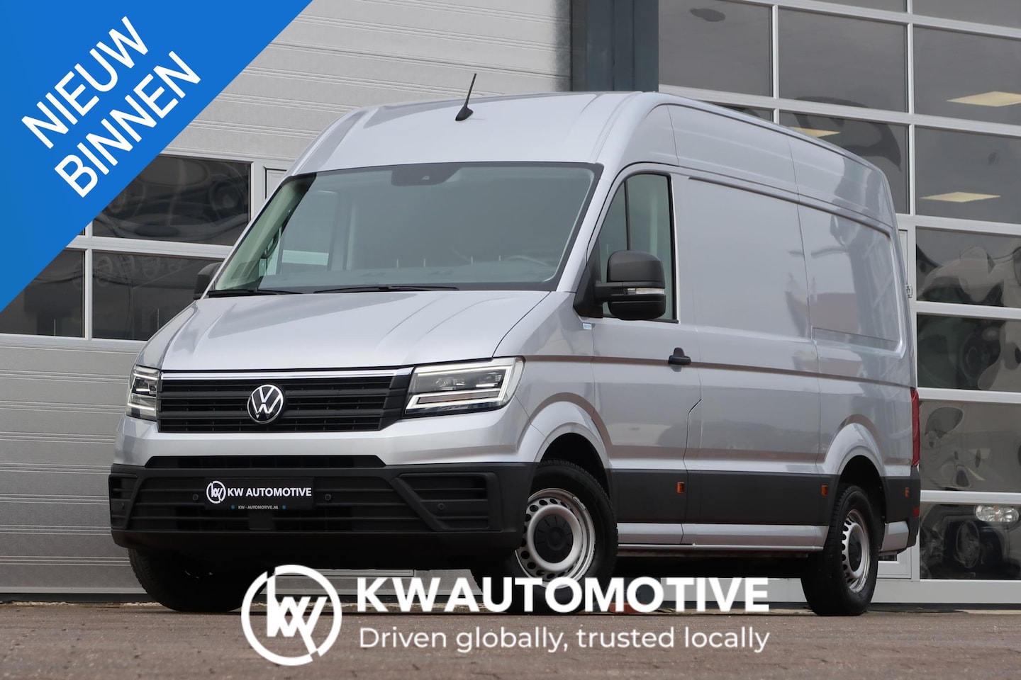 Volkswagen Crafter - 35 2.0 TDI L3H3 AUT/ LED/ CAMERA/ ACC/ MASSAGE/ AIRCO/ TREKHAAK - AutoWereld.nl