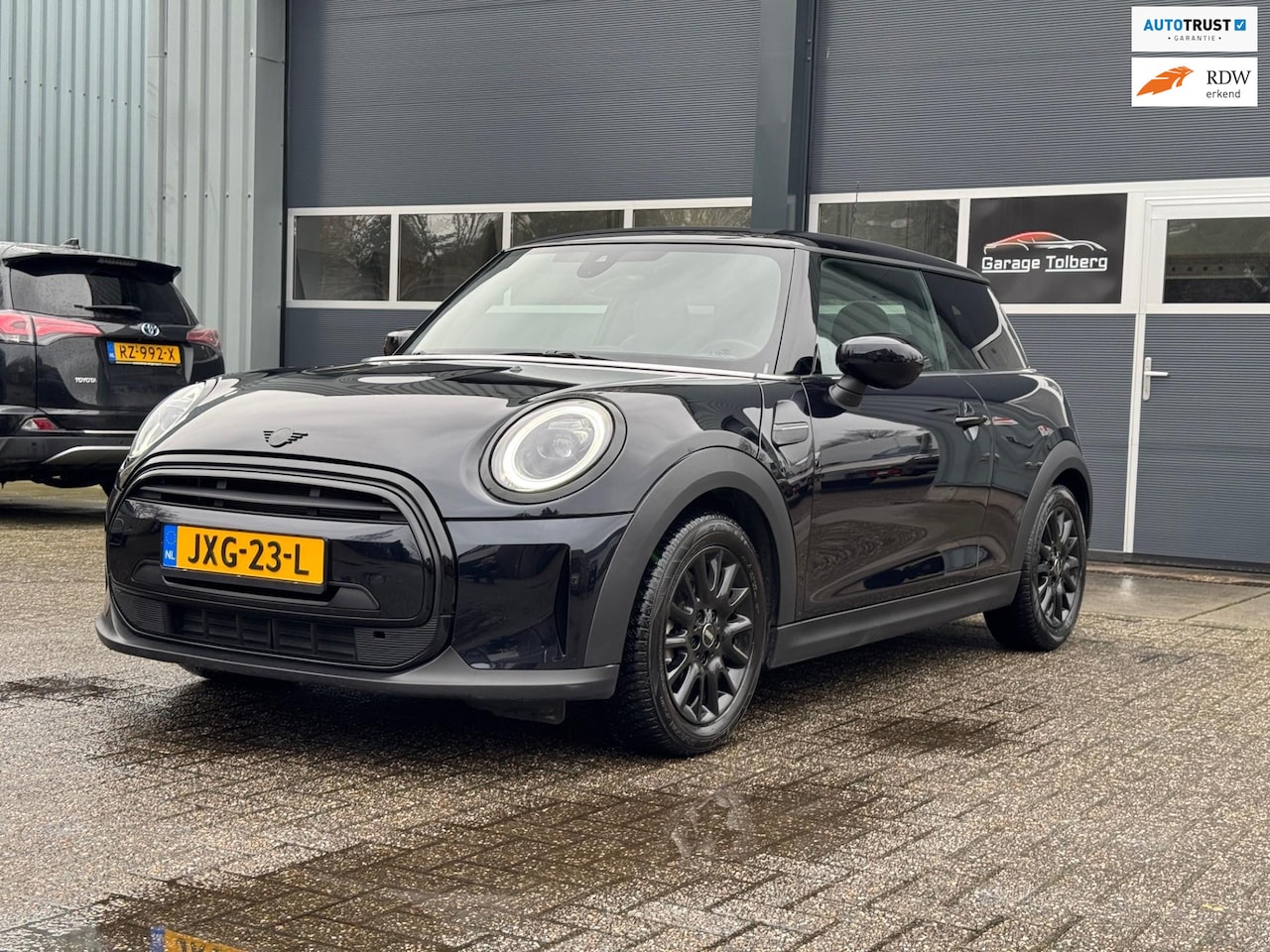MINI Cooper - Mini 1.5 Essential 19.466 km. Stijlvol en sportief, met luxe lederen bekleding, Apple CarP - AutoWereld.nl