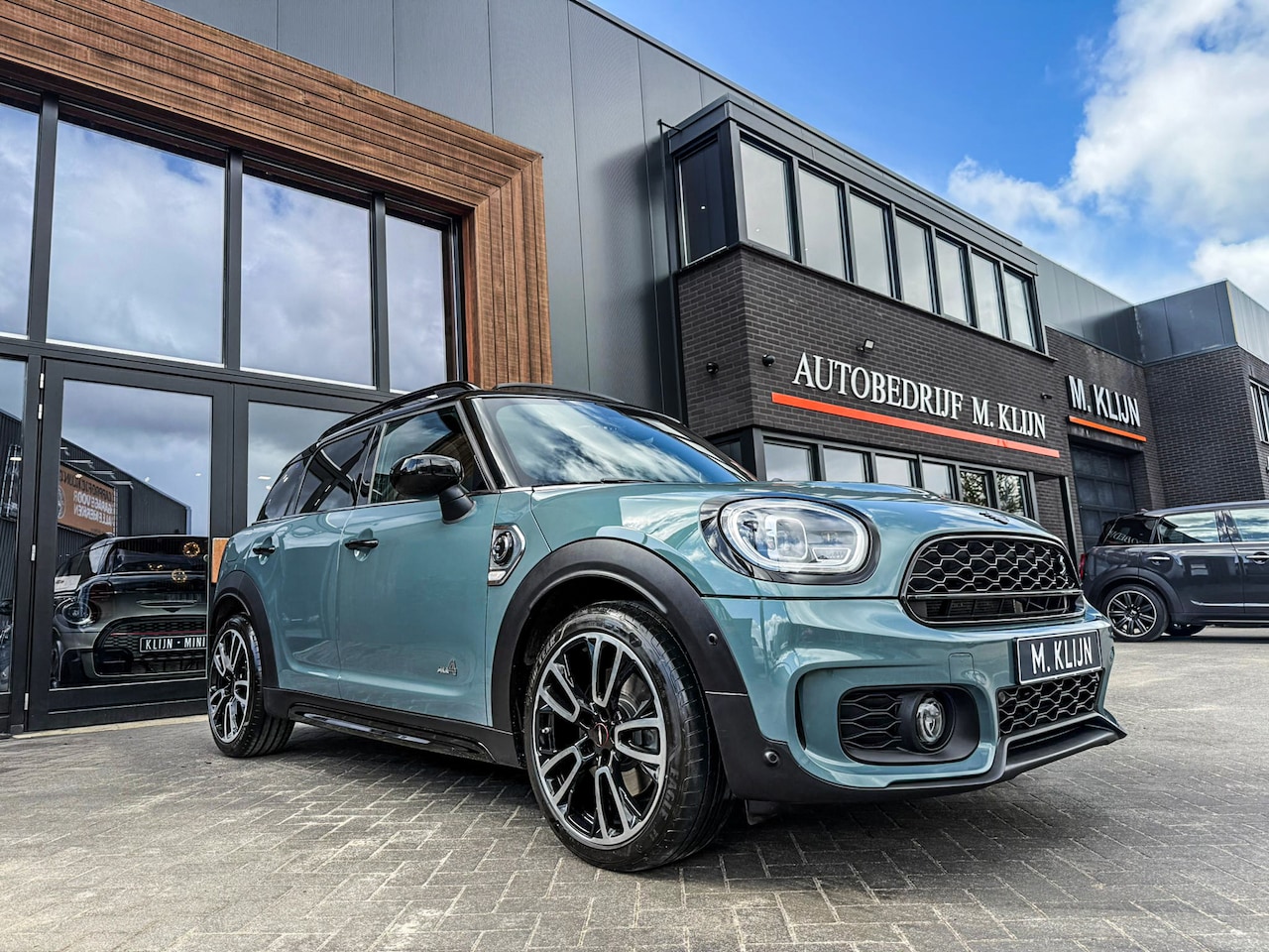 MINI Countryman - Mini Cooper S E ALL4 John Cooper Works/Sage green/Pano/Jcw int/19"Jcw/Btw - AutoWereld.nl
