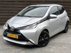 Toyota Aygo - 1.0 VVT-i x-play / AC / CAMERA / GR.SCHERM / NAP