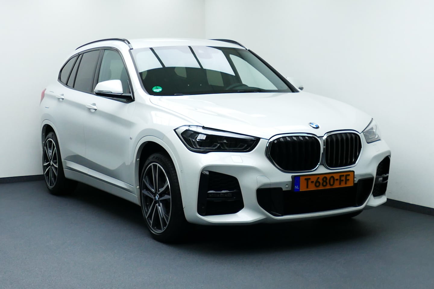 BMW X1 - sDrive18i High Executive. Camera, Leer, StoelVerw, Full Led, Elek A Klep, 19"LM Velgen - AutoWereld.nl