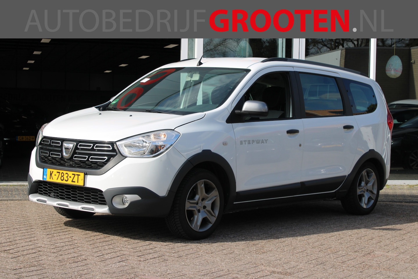 Dacia Lodgy - 1.3 TCe Stepway 7p//Navi//Trekhaak!! - AutoWereld.nl