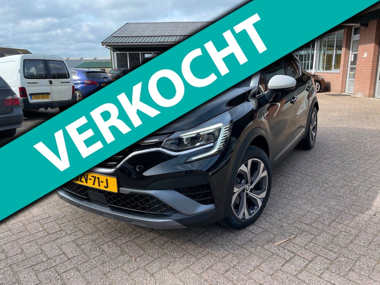 Renault Captur - 1.6 E-Tech Hybrid 145 R.S. Line, Pano/opendak, Trekhaak, Pdc v+a - AutoWereld.nl