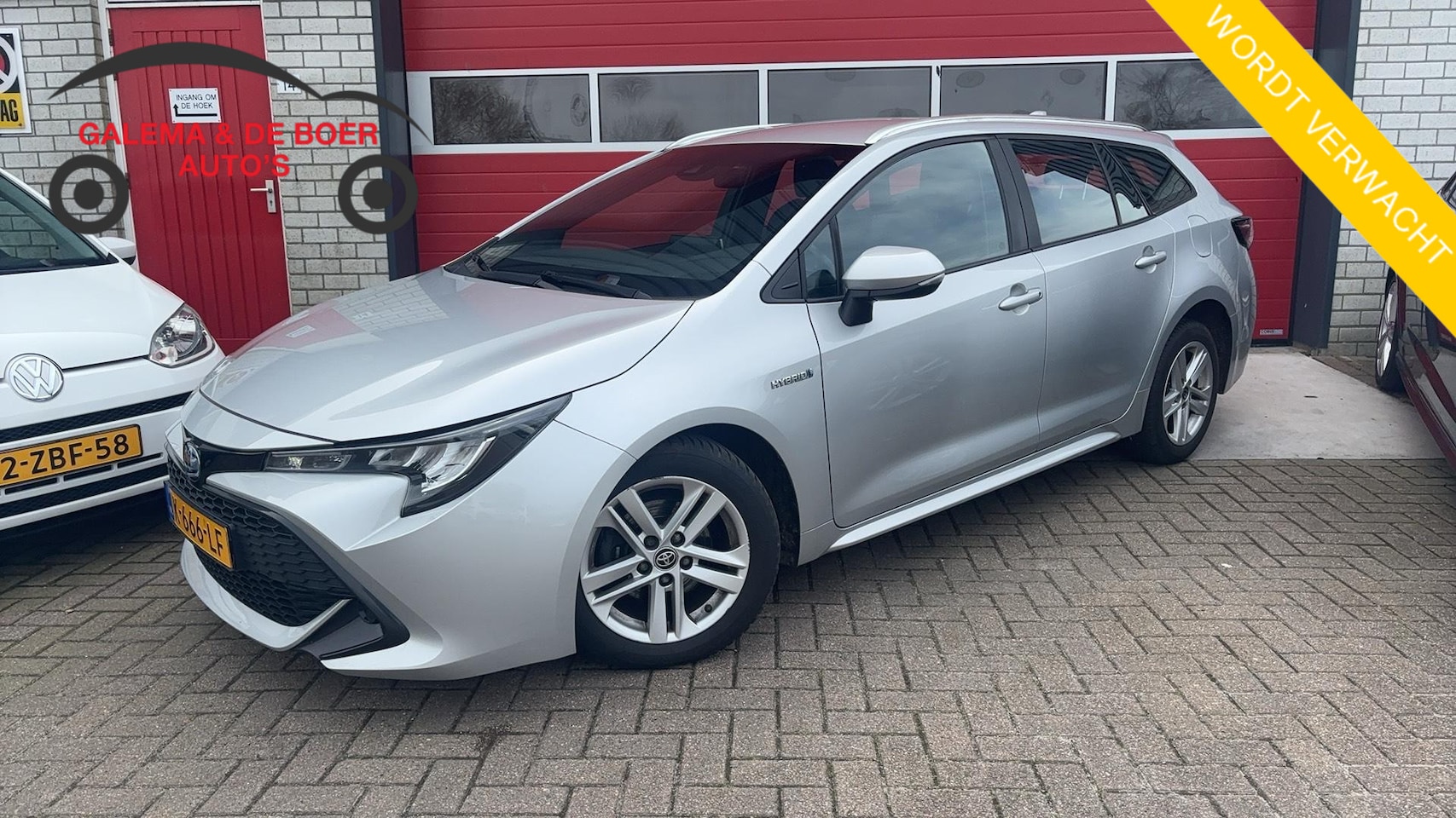 Toyota Corolla Touring Sports - 1.8 Hybrid Business TREKHAAK / CAMERA / CARPLAY / CLIMA / ACC / BLUETOOTH / DAB+ / NL-AUTO - AutoWereld.nl