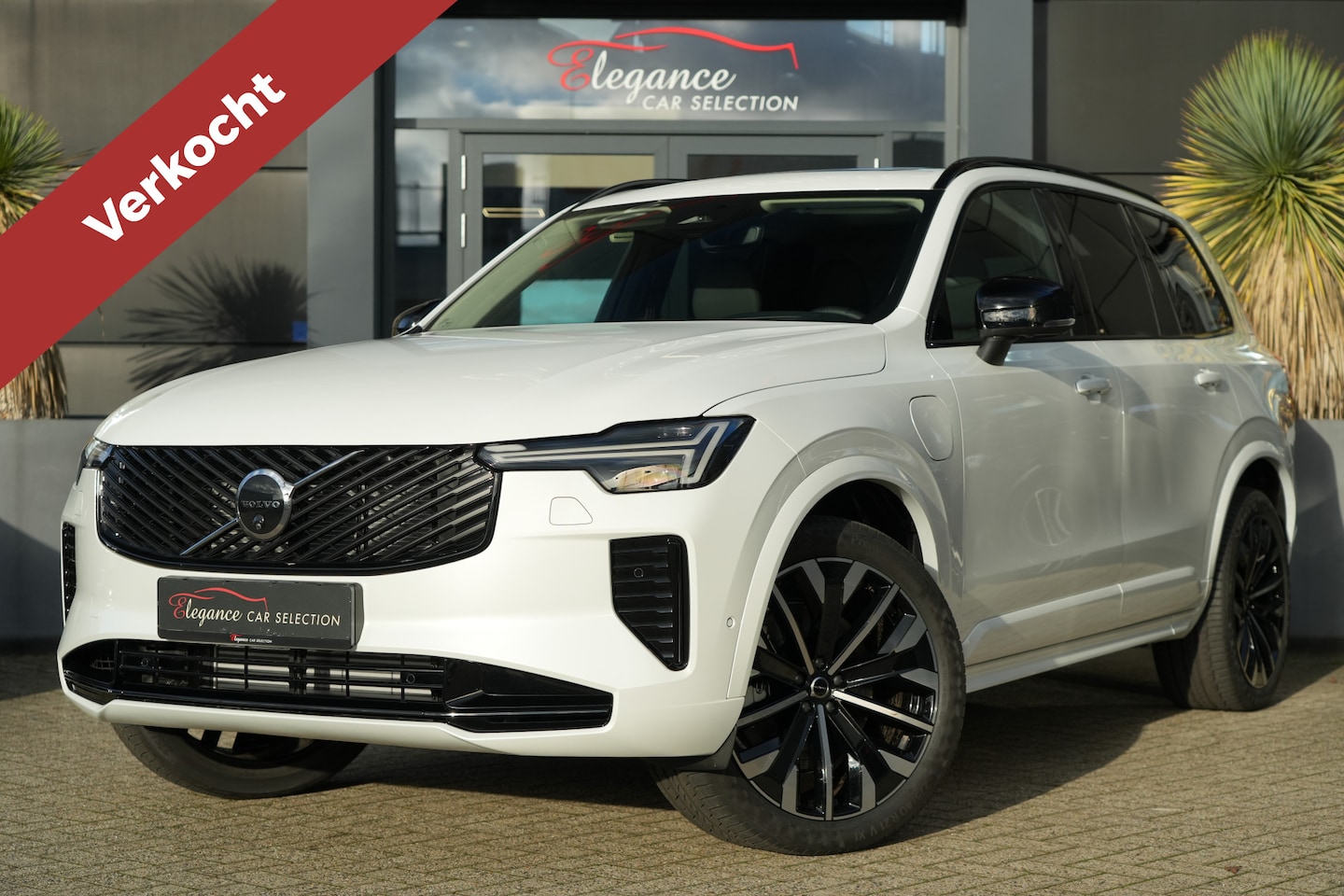 Volvo XC90 - 2.0 T8 FACELIFT Plug-in hybrid AWD Ultra Dark 455pk Panoramadak/Bowers&Wilkins/Luchtvering - AutoWereld.nl