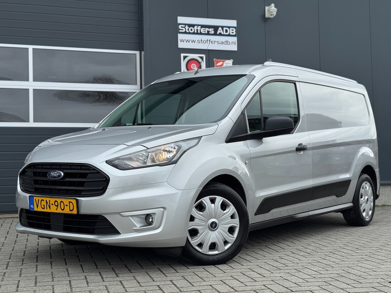 Ford Transit Connect - 1.5 EcoBlue 100pk L2 Trend | Navi | Camera | Trekhaak | CarPlay | PDC | Metallic | Airco | - AutoWereld.nl