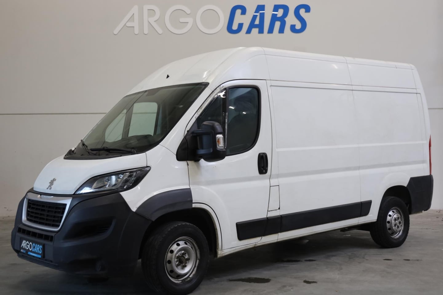 Peugeot Boxer - 435 2.2 BlueHDi 165PK L2/H2 MOTORSCHADE AIRCO PDC NAVI 3ZITS CRUISE CONTROL 2021 - AutoWereld.nl