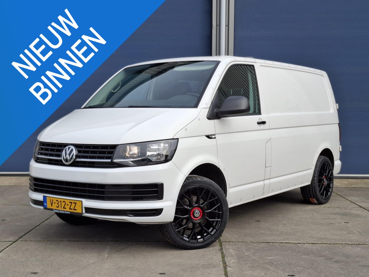 Volkswagen Transporter - 2.0 TDI L1H1 Trendline AIRCO / CRUISE CONTROLE / TREKHAAK / EURO 6 - AutoWereld.nl