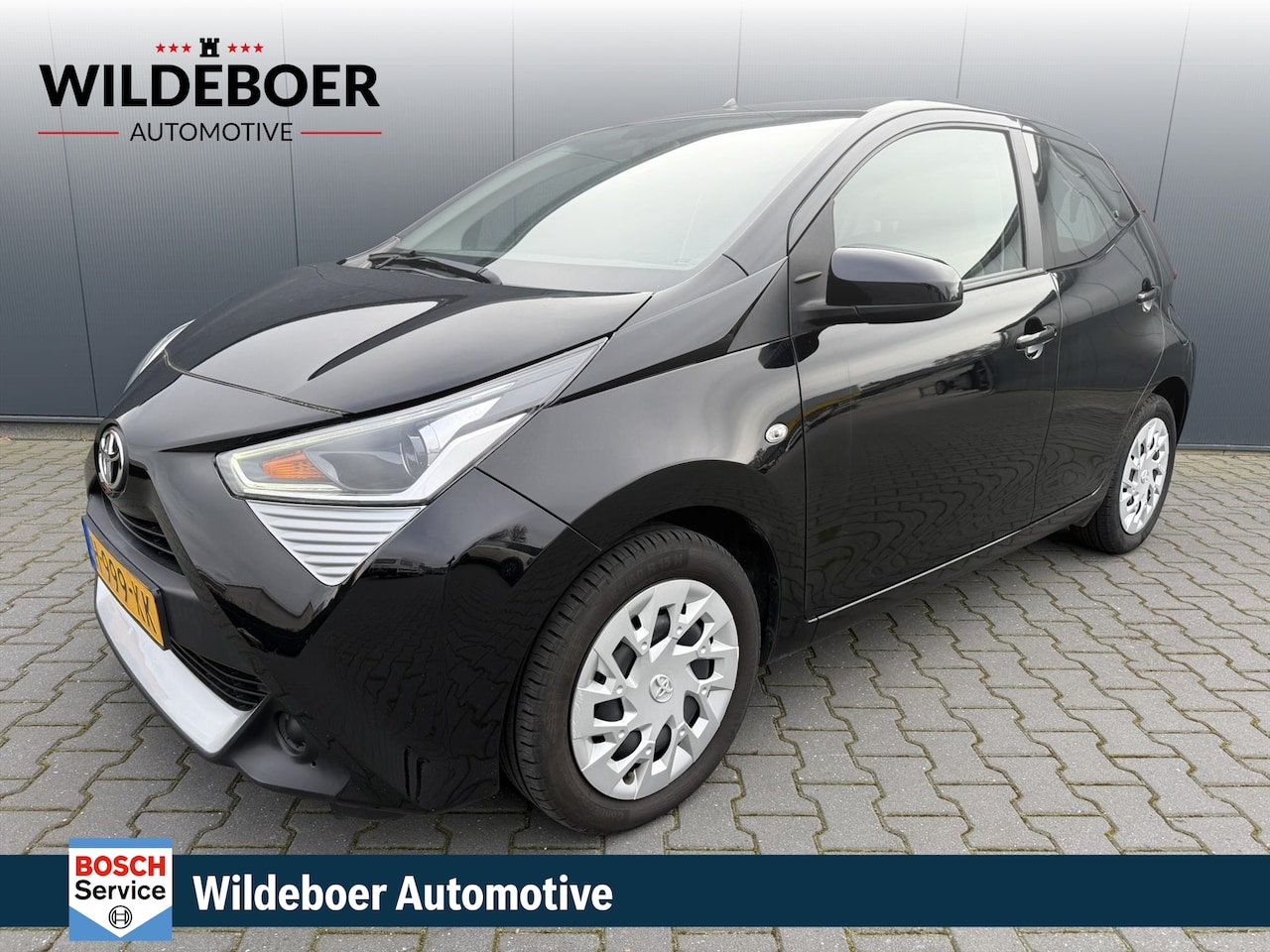 Toyota Aygo - 1.0 VVT-i 72 PK x-play 5 DRS + AIRCO + CAMERA + CAPLAY + ELEK RAMEN - AutoWereld.nl