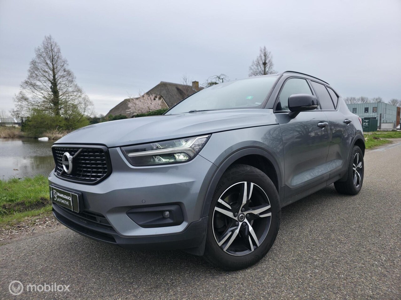 Volvo XC40 - 2.0 T4 R-Design / Trekhaak / Navi / Camera / Luxe - AutoWereld.nl