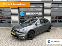 Volkswagen e-Golf - 136 pk | Achteruitrijcamera | Warmtepomp | Navigatie | Cruise control Adaptief | Digitaal