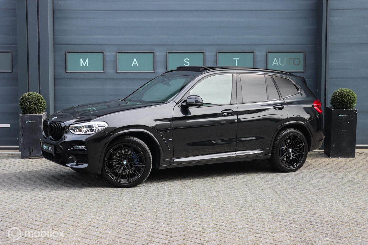 BMW X3 - xDrive30e High Executive|M-Seats|PANO|H&K|HUD|Carbon|LED - AutoWereld.nl