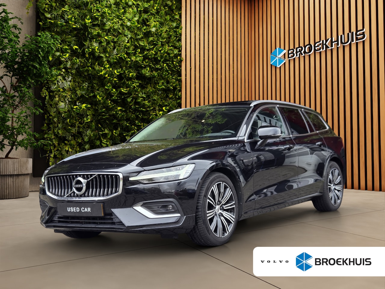 Volvo V60 - 2.0 B3 Inscription | Trekhaak | Panoramadak | Camera | Stuur/stoelverwarming - AutoWereld.nl