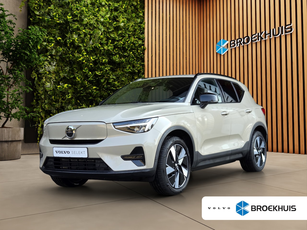 Volvo EX40 - Single Motor Plus 70 kWh | Trekhaak | Camera | Adaptive Cruise | CarPlay | Keyless - AutoWereld.nl