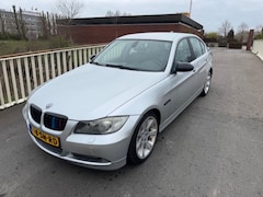 BMW 3-serie - 320i High Executive