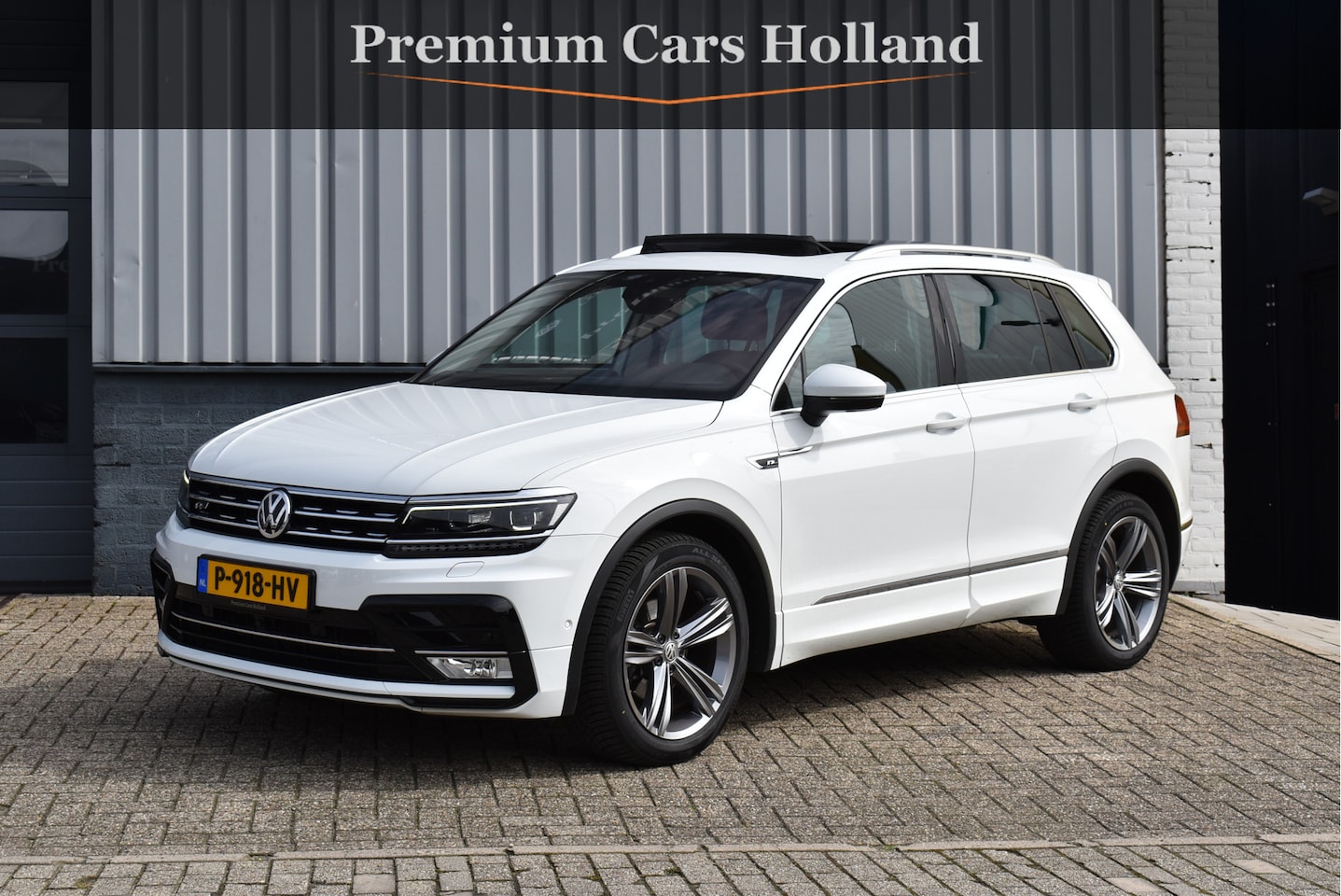 Volkswagen Tiguan - 1.4 TSI 4-Motion R-Line Pano 360 Camera Trekhaak Full Led Keyless Apple Carplay 19 Inch Ni - AutoWereld.nl