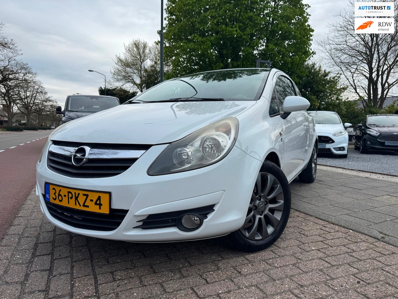 Opel Corsa - 1.2-16V 111 Edition A-C Elek Pakket Lmv Cruise - AutoWereld.nl