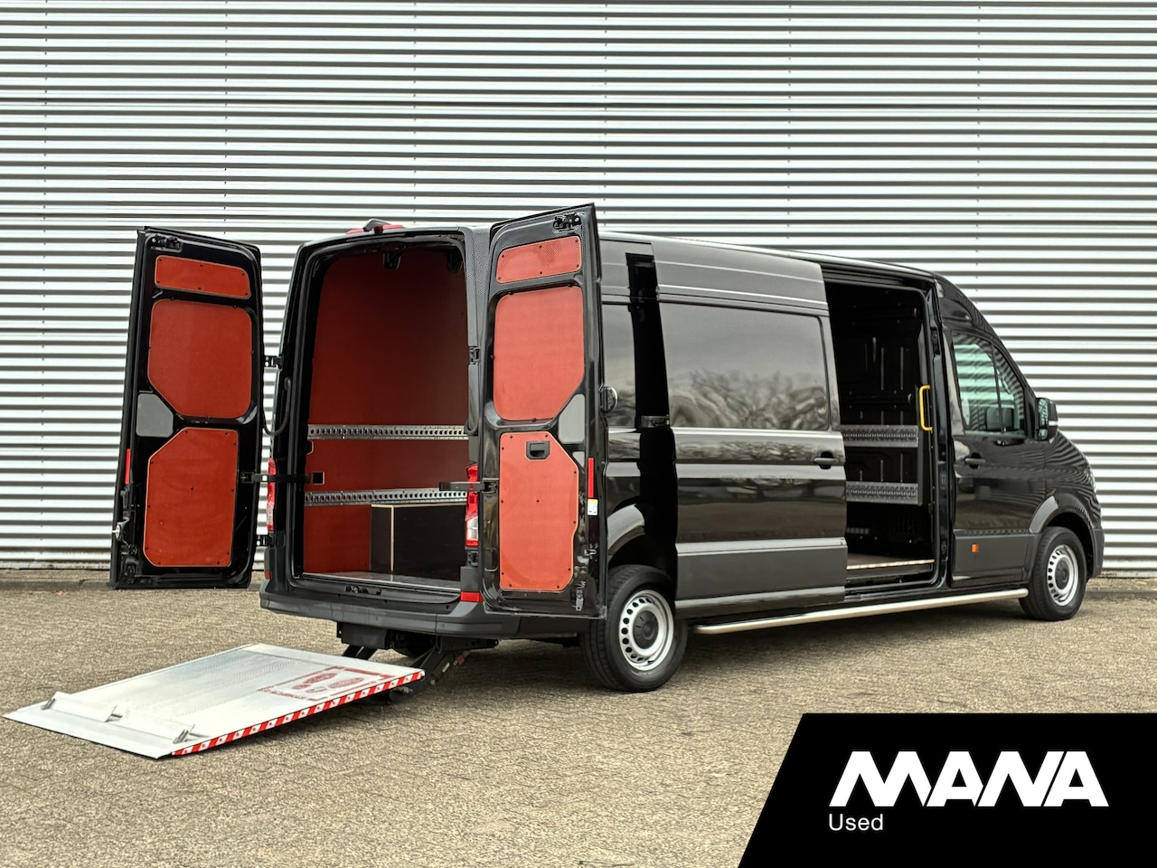 Volkswagen Crafter - 35 2.0 TDI L4H3 Highline Laadklep Automaat Camera Airco Cruise Vooruitverwarming Carplay - AutoWereld.nl