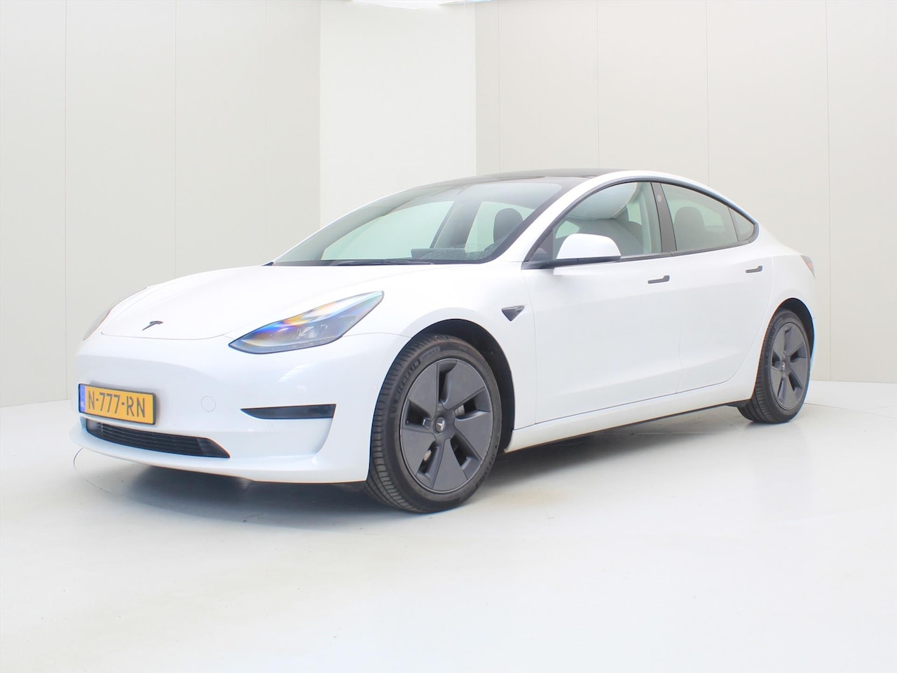 Tesla Model 3 - Standard RWD Plus FACELIFT 96% SoH [ LFP-ACCU+WARMTEPOMP+AUTOPILOT+60 kWh+PREMIUM AUDIO ] - AutoWereld.nl