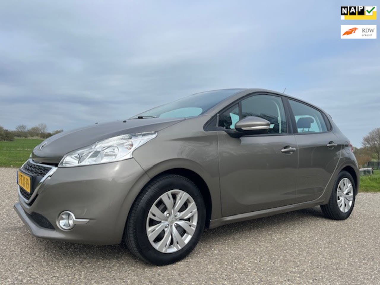 Peugeot 208 - 1.0 VTi Blue Lease Airco 5 drs 122658 km nap bj 2013 - AutoWereld.nl