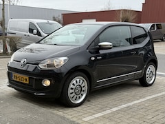 Volkswagen Up! - 1.0 high up Navi Bluetooth Airco Stoelverwarming