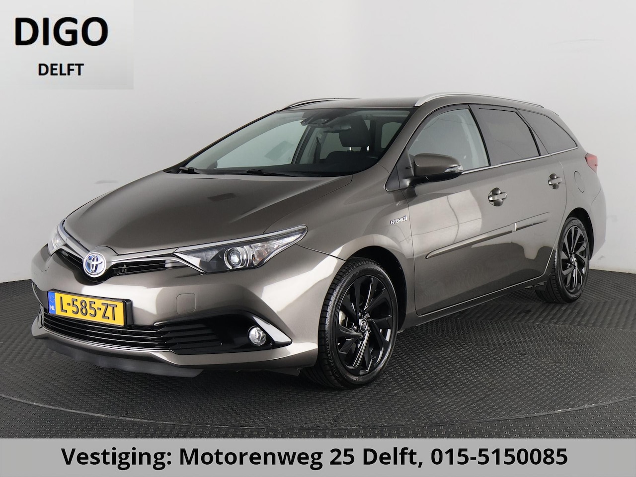 Toyota Auris Touring Sports - 1.8 Hybrid Dynamic CAMERA . FULL MAP NAV . KEYLESS START/STOP . CRUISE CONTROL - AutoWereld.nl