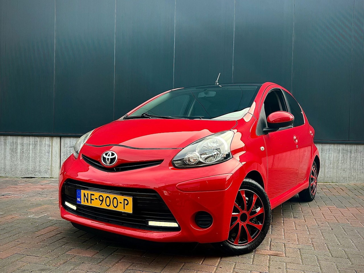 Toyota Aygo - 1.0 VVT-i Aspiration * Navi * Airco * 5-Deurs * Goed Onderhouden * - AutoWereld.nl