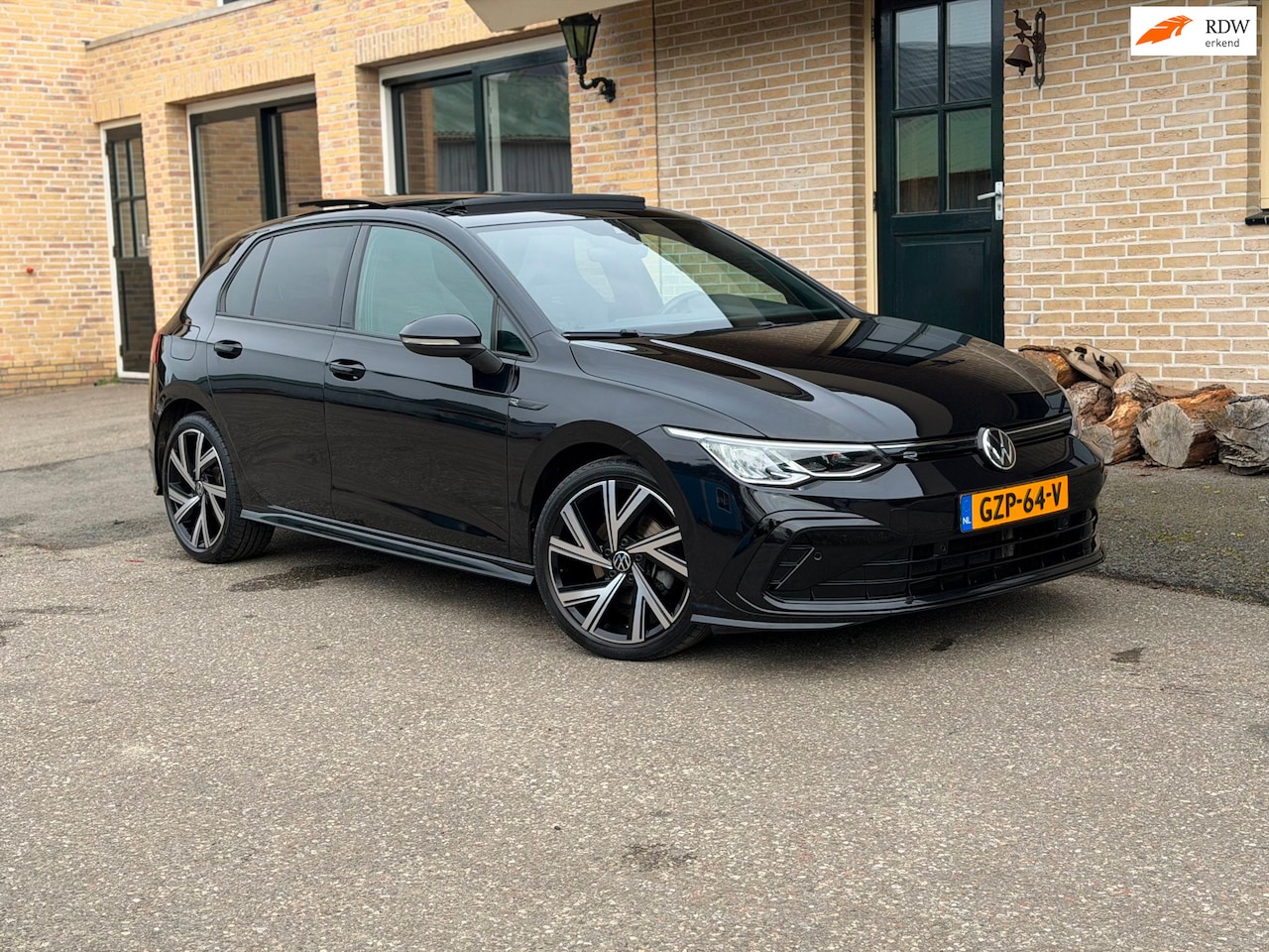 Volkswagen Golf - 1.5 eTSI DSG R-Line Business|PANO |IQ LIGHT - AutoWereld.nl