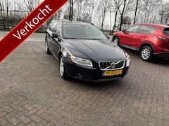 Volvo V70 - 1.6 T4 Momentum AUTOMAAT TREKHAAK LEER STOELVERWARMING