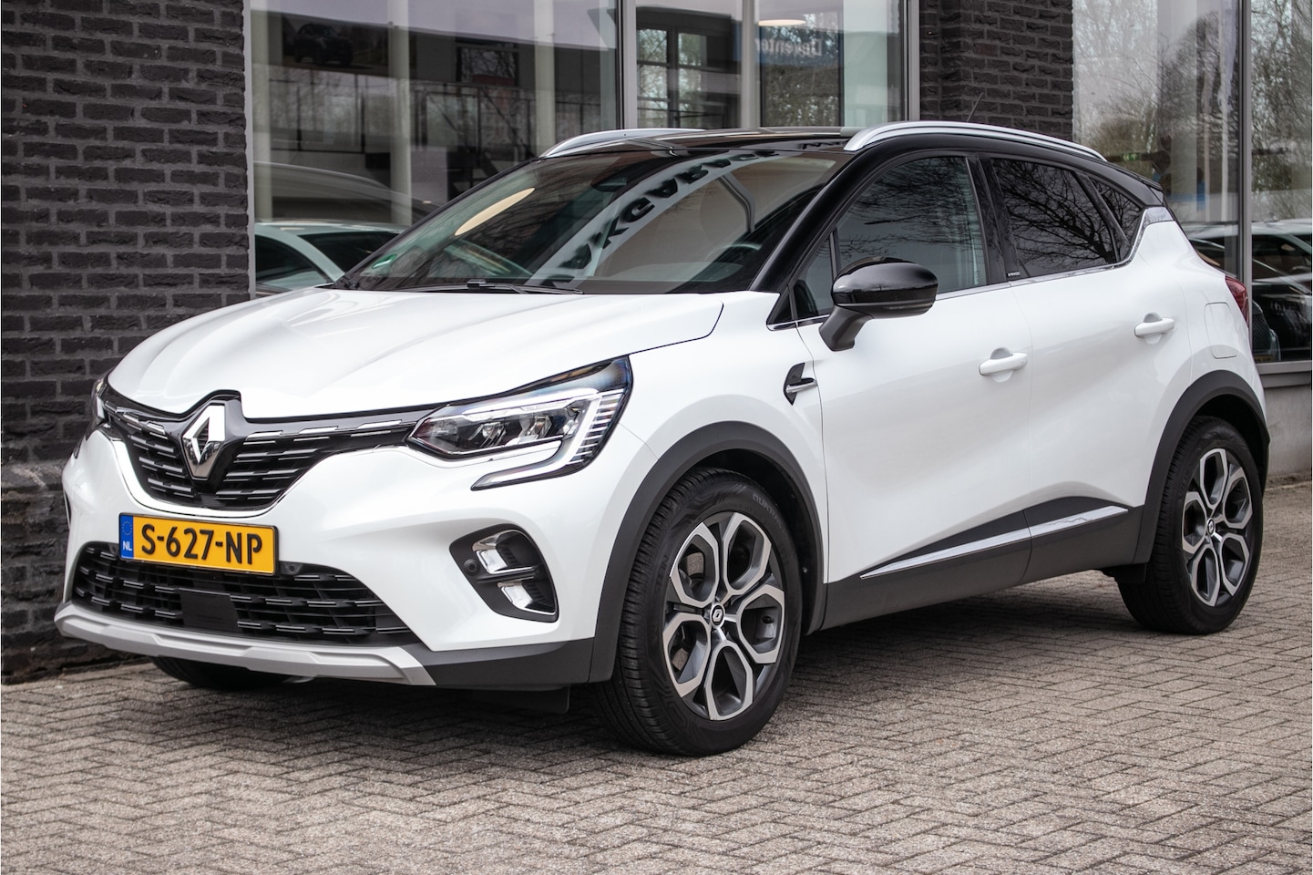Renault Captur - 1.6 E-Tech Plug-in Hybrid 160 Initiale Paris | trekhaak | Apple cp/Android auto - AutoWereld.nl