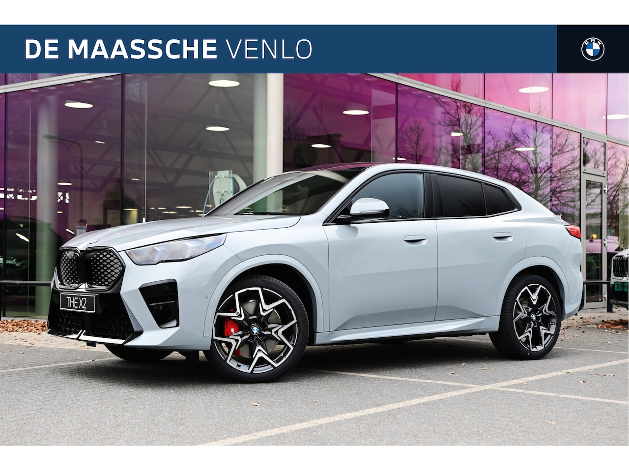 BMW iX2 - eDrive20 High Executive M Sport / Panoramadak / Trekhaak / M Sportstoelen / Head-Up / Adap - AutoWereld.nl