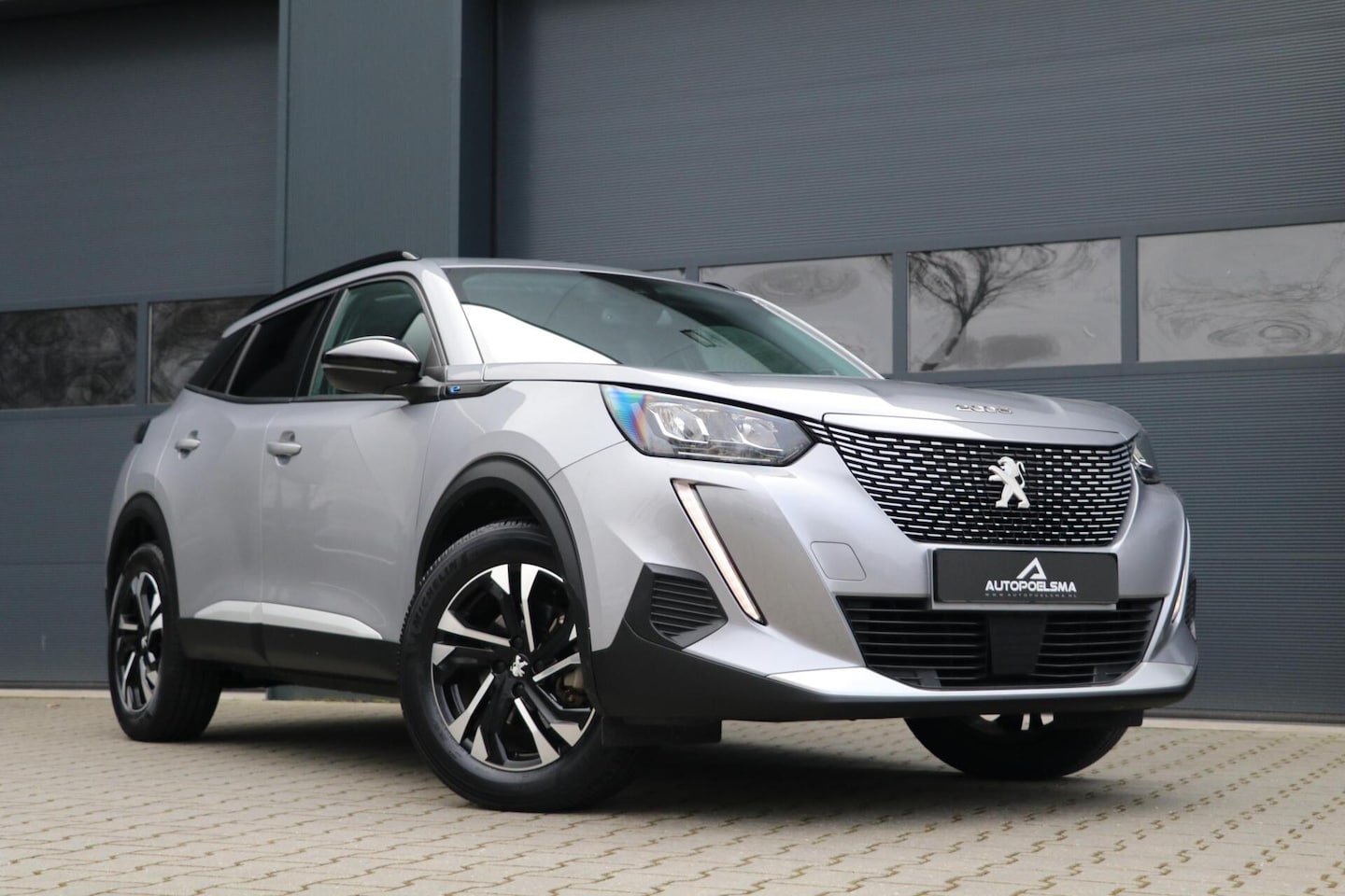 Peugeot e-2008 - EV Allure Pack 50 kWh Lane Assist PDC Camera Cruise Control Navi Apple CarPlay Android Aut - AutoWereld.nl