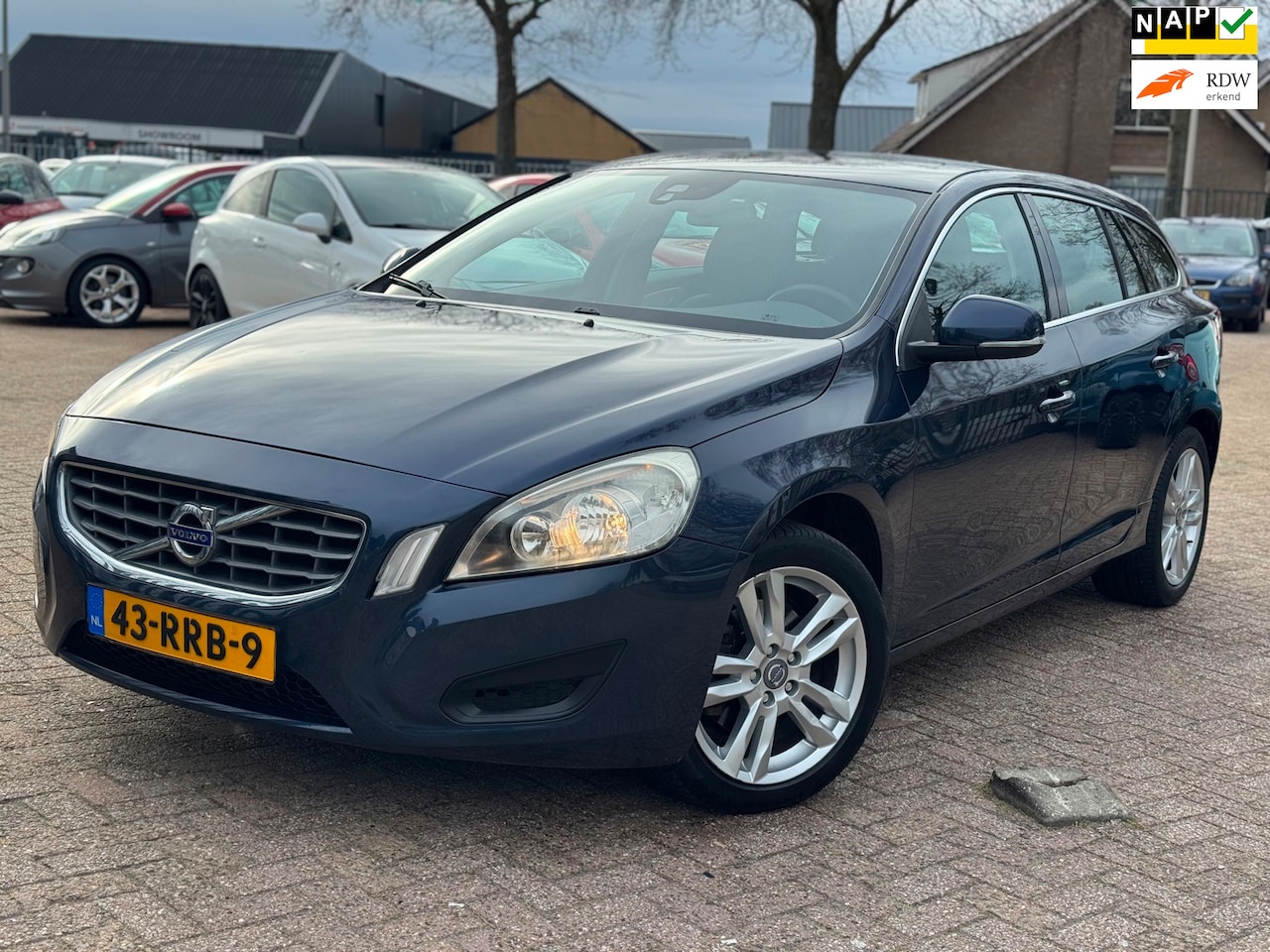 Volvo V60 - 1.6 T4 Momentum AUTOMAAT NAVI CRUISE APK - AutoWereld.nl