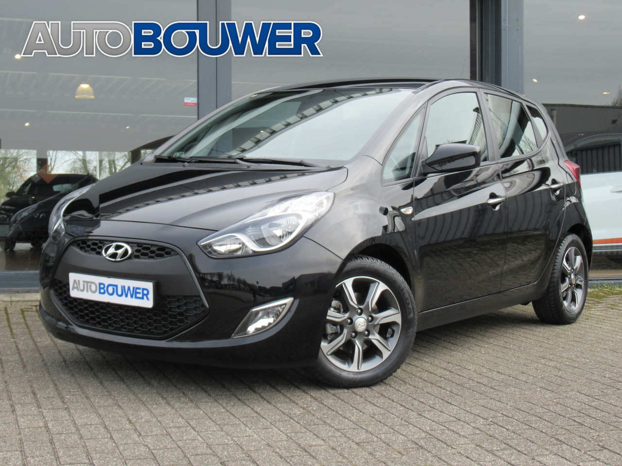 Hyundai ix20 - 1.6i Automaat 2e eigen | dealer onderh | stoel + stuur verw | navi | camera - AutoWereld.nl