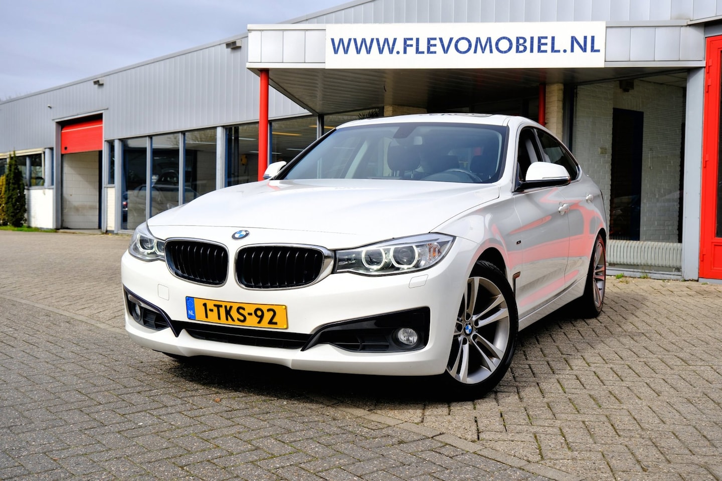 BMW 3-serie Gran Turismo - 320i 184pk High Executive Aut. Pano|Leder|Xenon|Navi|LMV - AutoWereld.nl
