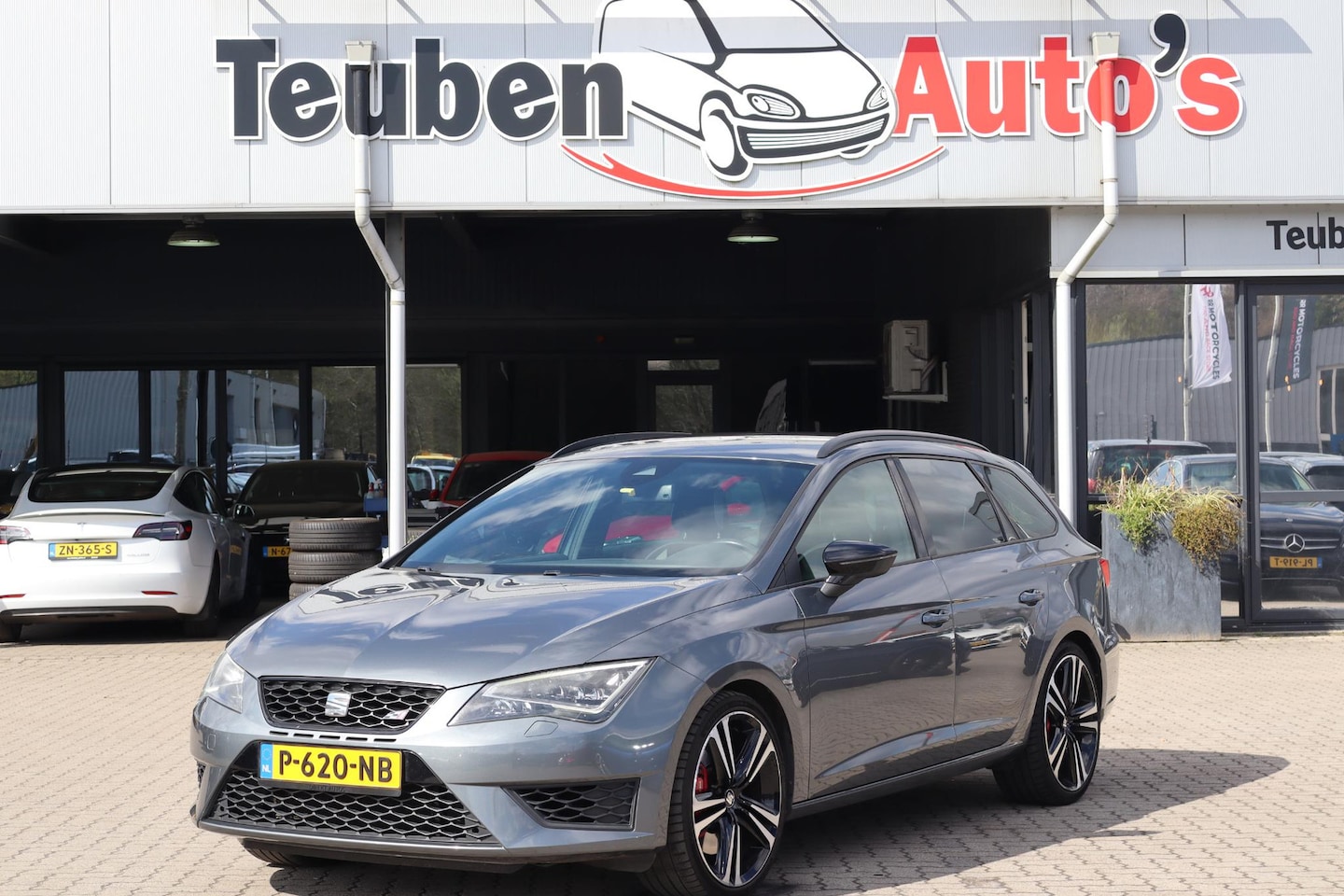 SEAT Leon ST - 2.0 TSI Cupra 280 Onderhoud is aanwezig! Stoelverwarming, Climate control, Camera, Navigat - AutoWereld.nl