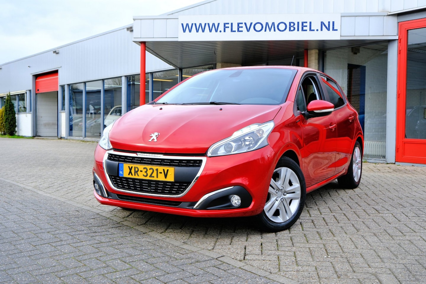 Peugeot 208 - 1.2 PureTech Signature 5-drs *29.600km!* Navi|1e Eig|Airco|Cruise - AutoWereld.nl