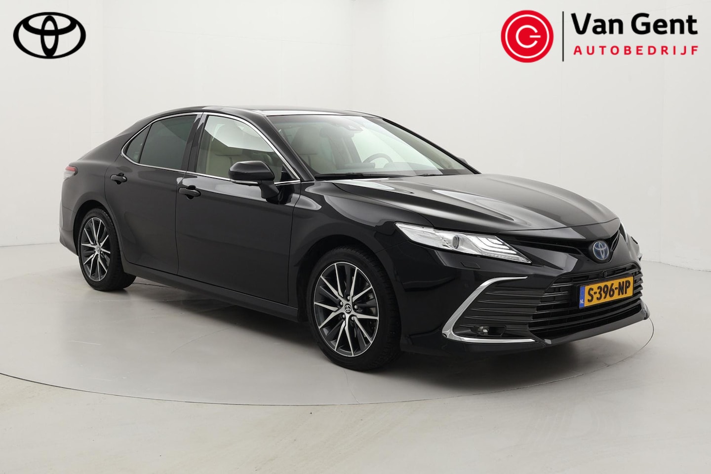 Toyota Camry - 2.5 Hybrid Premium | Leder | Stoelventilatie | Stoel-/stuurverwarming | Navigatie | JBL | - AutoWereld.nl